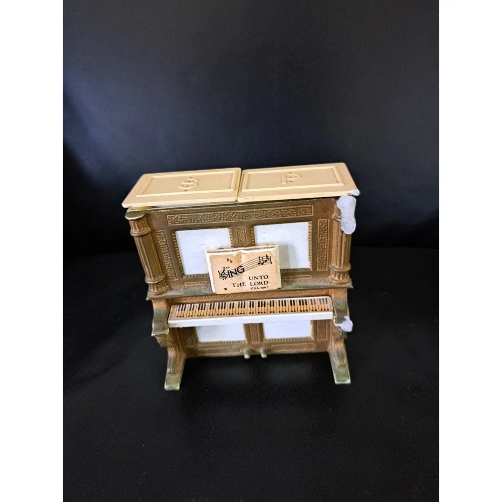 Vintage Davis Products MCM Plastic Piano salt and pepper shakers